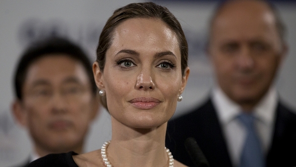 Efeito Angelina: atriz fez aumentar procura por teste que avalia risco de câncer Efeito Angelina: atriz fez aumentar procura por teste que avalia risco de câncer